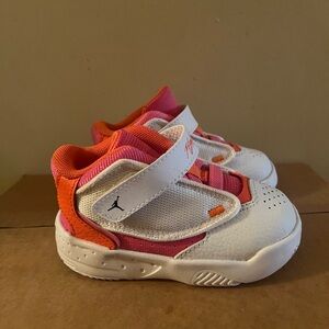Nike Jordan Max Aura 4 - Size 6C toddler girls